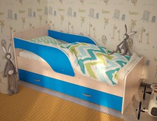 Кровать с бортиками Максимка, корпус Млечный дуб, фасад Синий в Набережных Челнах